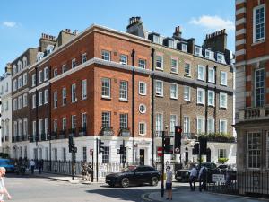 a large brick building on a city street with a traffic light at Luxury 1-bedroom apartment in Marylebone in London