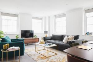 a living room with two couches and a tv at Luxury 1-bedroom apartment in Marylebone in London