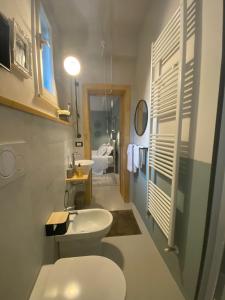 Ett badrum på Casimiro Rooms