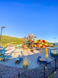 a water park with a slide and a playground at Jellystone Park™ at Larkspur in Larkspur