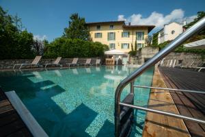 Bazén v ubytování Relais Villa D'Amelia nebo v jeho okolí