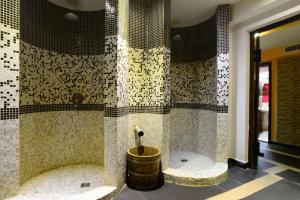 A bathroom at Hotel Mursalitsa by HMG - Half board