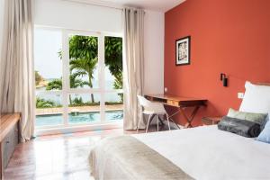 Hồ bơi trong/gần Tropic Lagoon