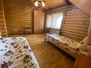 Llit o llits en una habitació de Відпочинок в Карпатах