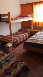 Una cama o camas cuchetas en una habitación  de Hotel Monte Castello