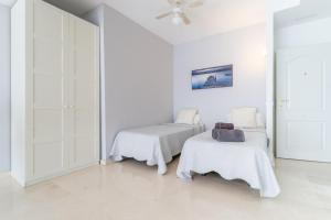 Posteľ alebo postele v izbe v ubytovaní Apartamentos Castillo