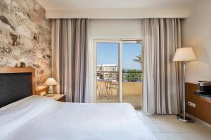 Gulta vai gultas numurā naktsmītnē Cretan Dream Resort & Spa