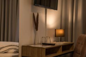 a bed room with a table with a lamp on it at Altstadt Hotel in Würzburg