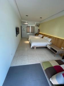 Een bed of bedden in een kamer bij 微笑18民宿 附車位