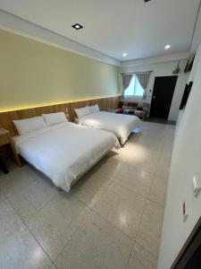 Een bed of bedden in een kamer bij 微笑18民宿 附車位
