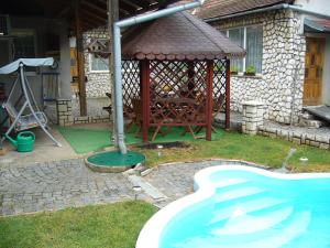 Bazén v ubytování Apartmán Modré z nebe nebo v jeho okolí