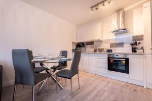 Gallery image of BEST PRICE - Superb Southampton City Apartments, Single Beds or King Size & Sofabed - AMAZING location close to MAYFLOWER THEATRE FREE PARKING in Southampton