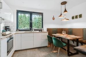Kuchyňa alebo kuchynka v ubytovaní Apartament Na Borach I SPA
