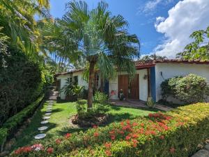 Villa Botero By Casa Mojito外面的花园