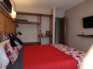 TV a/nebo společenská místnost v ubytování Hostal El Korú