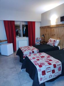 Postel nebo postele na pokoji v ubytování Hostal El Korú