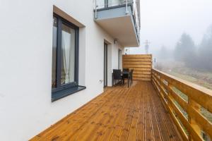 Rõdu või terrass majutusasutuses SCANDIC Apartments Plešivec