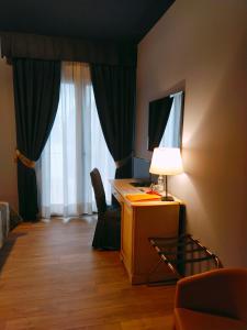 TV a/nebo společenská místnost v ubytování LAERTE PALACE HOTEL