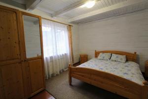 Un pat sau paturi într-o cameră la Мала Одеса