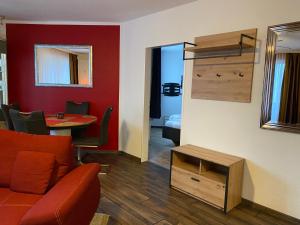 a living room with a couch and a table at Ferienwohnung Artemis in Hannover