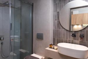Bilik mandi di Afros Suites