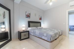Posteľ alebo postele v izbe v ubytovaní Apartamentos Castillo