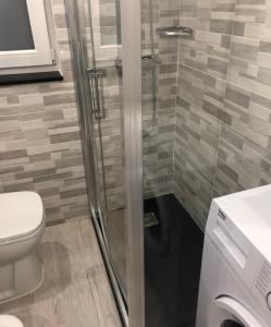 A bathroom at La Casa di Gio Golf Tennis e parcheggio privato