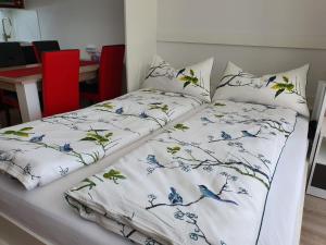 Ένα ή περισσότερα κρεβάτια σε δωμάτιο στο FeWo Amalia +34 φωτογραφίες