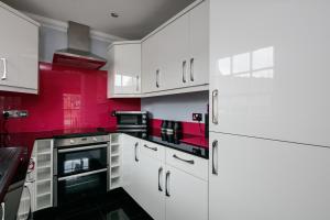 The Finney - Gorgeous, Chic 3 Bedroom House