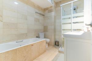 Kúpeľňa v ubytovaní Apartamentos Castillo + 37 fotografií
