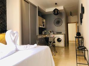 Posteľ alebo postele v izbe v ubytovaní COZY STUDIO MALAGA CENTRO by AlohaMalaga