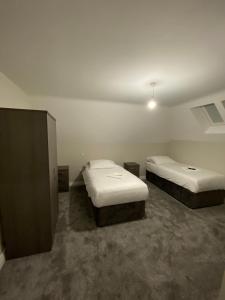 מיטה או מיטות בחדר ב-Buckingham Apartments