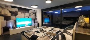 Televisyen dan/atau pusat hiburan di Alps Spirits - B&B Studio
