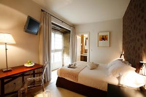 En eller flere senge i et værelse på Hotel Palacio Muñatones