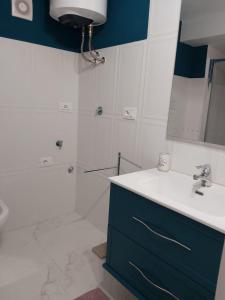 a bathroom with a sink and a shower at HOLIDAY HOUSE FIERAVECCHIA in Salerno