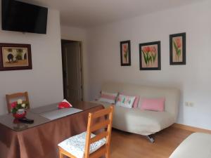 a living room with a table and a couch at Apartamento Erillas in Pinos Genil