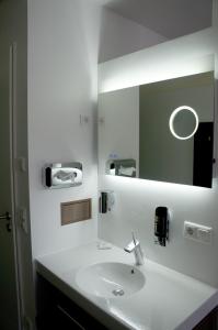 Kylpyhuone majoituspaikassa Hotel - Restaurant Kastanienhof Lauingen