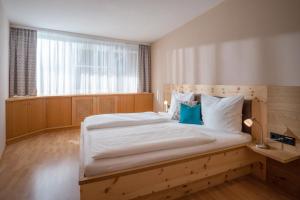 A bed or beds in a room at Kaiserhoam