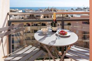 Balkón alebo terasa v ubytovaní Stunning Penthouse in the centre of Nerja