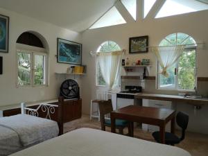 a bedroom with a bed and a desk and a table at Casa del Arquitecto in Cancún