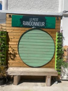 Certifikát, hodnocení, plakát nebo jiný dokument vystavený v ubytování Hôtel le petit randonneur