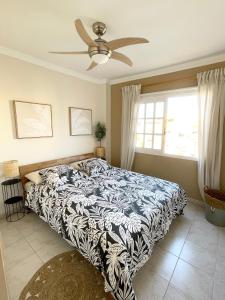 Postel nebo postele na pokoji v ubytování Casa del Sol - with Home Office space