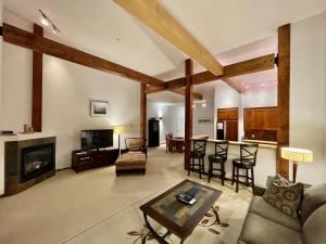 Gallery image of Luxurious Top Floor Villa With Sweeping Pacific Ocean - Bbv in Ucluelet