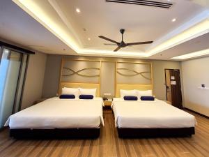 Letto o letti in una camera di Pacific Regency Beach Resort, Port Dickson