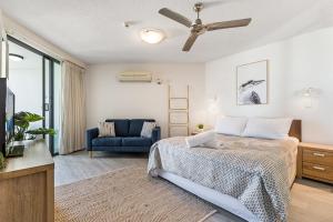 Ένα ή περισσότερα κρεβάτια σε δωμάτιο στο Coolum Beachside Apartments