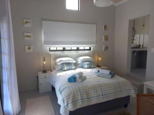 a bedroom with a large bed with two pillows at Prinspoort Klein Karoo Stay in Ladismith