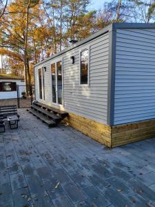 a tiny house sitting on top of a patio at Motel- Bungalow-& Chaletpark de Brenkberg in Schinveld