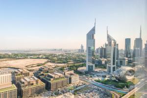 een luchtzicht op een stad met hoge gebouwen bij Nassima Tower Hotel Apartments in Dubai