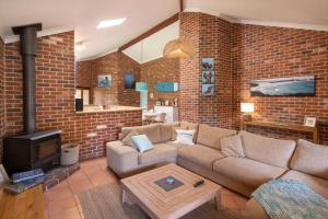 Χώρος καθιστικού στο Berties Beach House