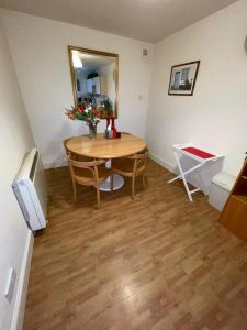 a small room with a table and a mirror at Lovely and Spacious 2BD Holiday Retreat Ballater in Ballater